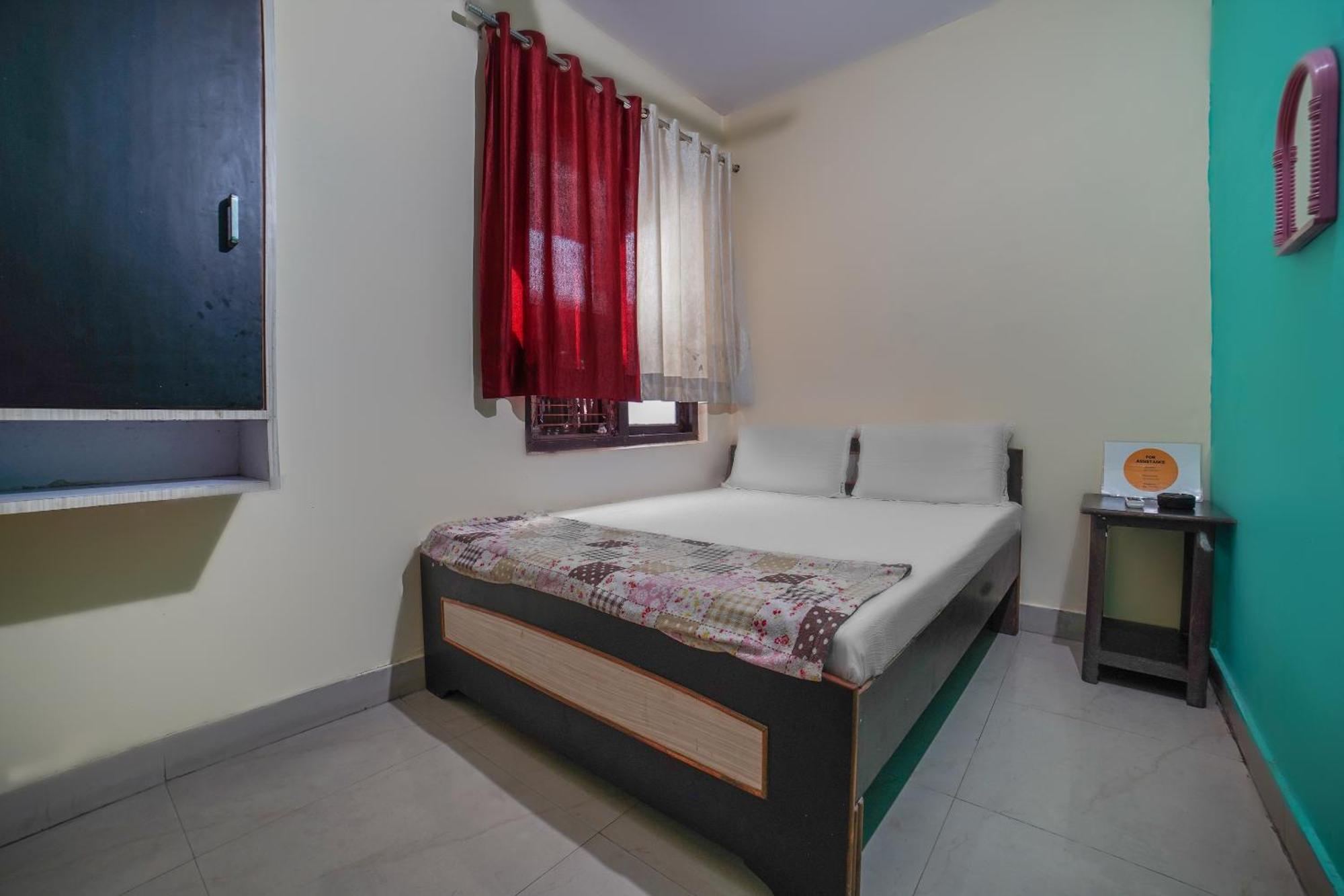Spot On Komfort Guest House Rudrapur Exterior foto