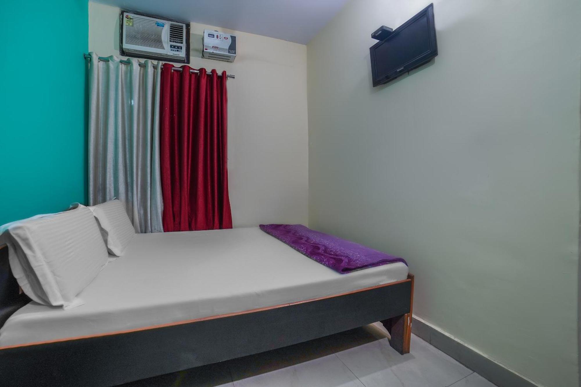 Spot On Komfort Guest House Rudrapur Exterior foto