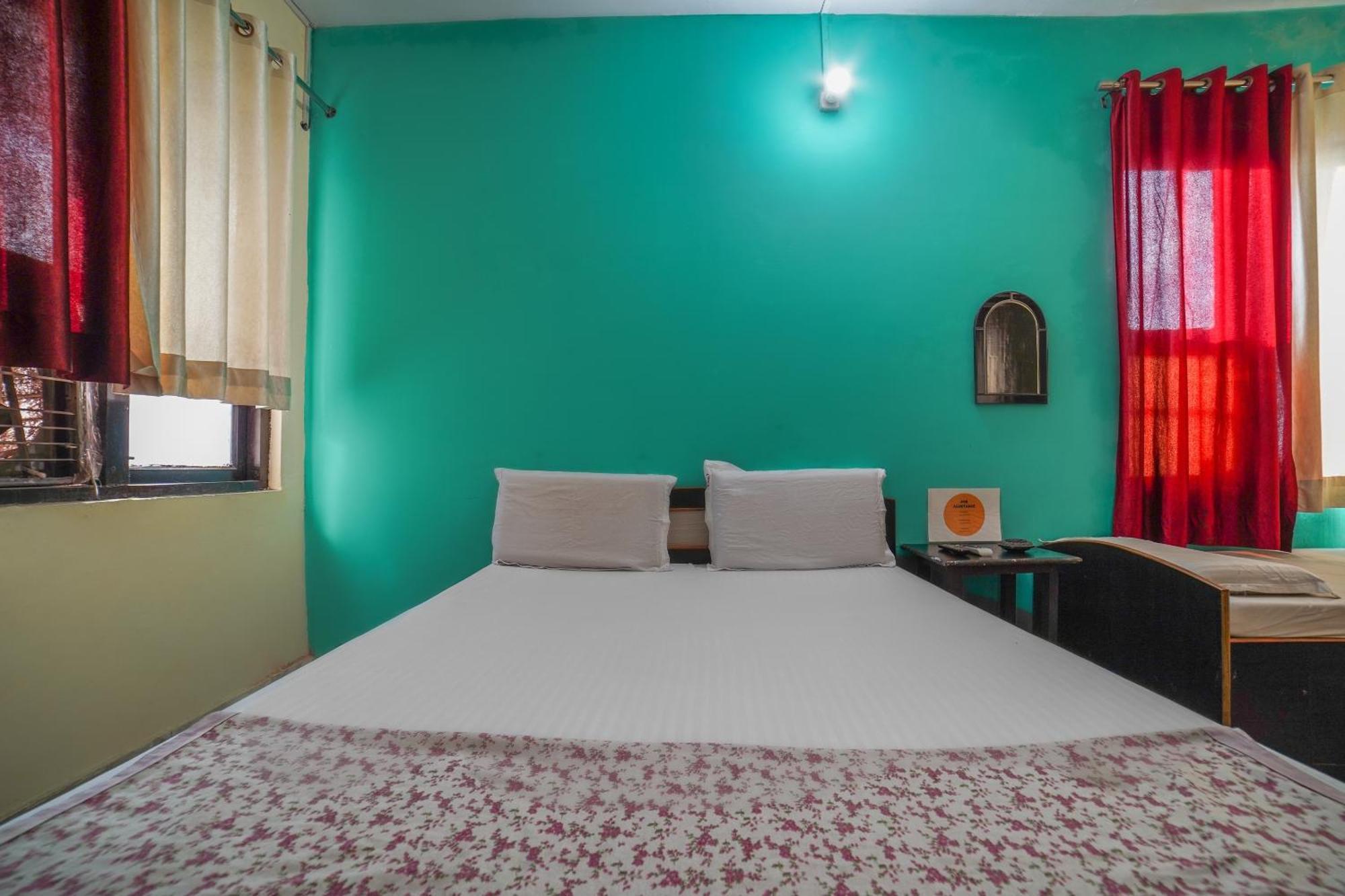 Spot On Komfort Guest House Rudrapur Exterior foto