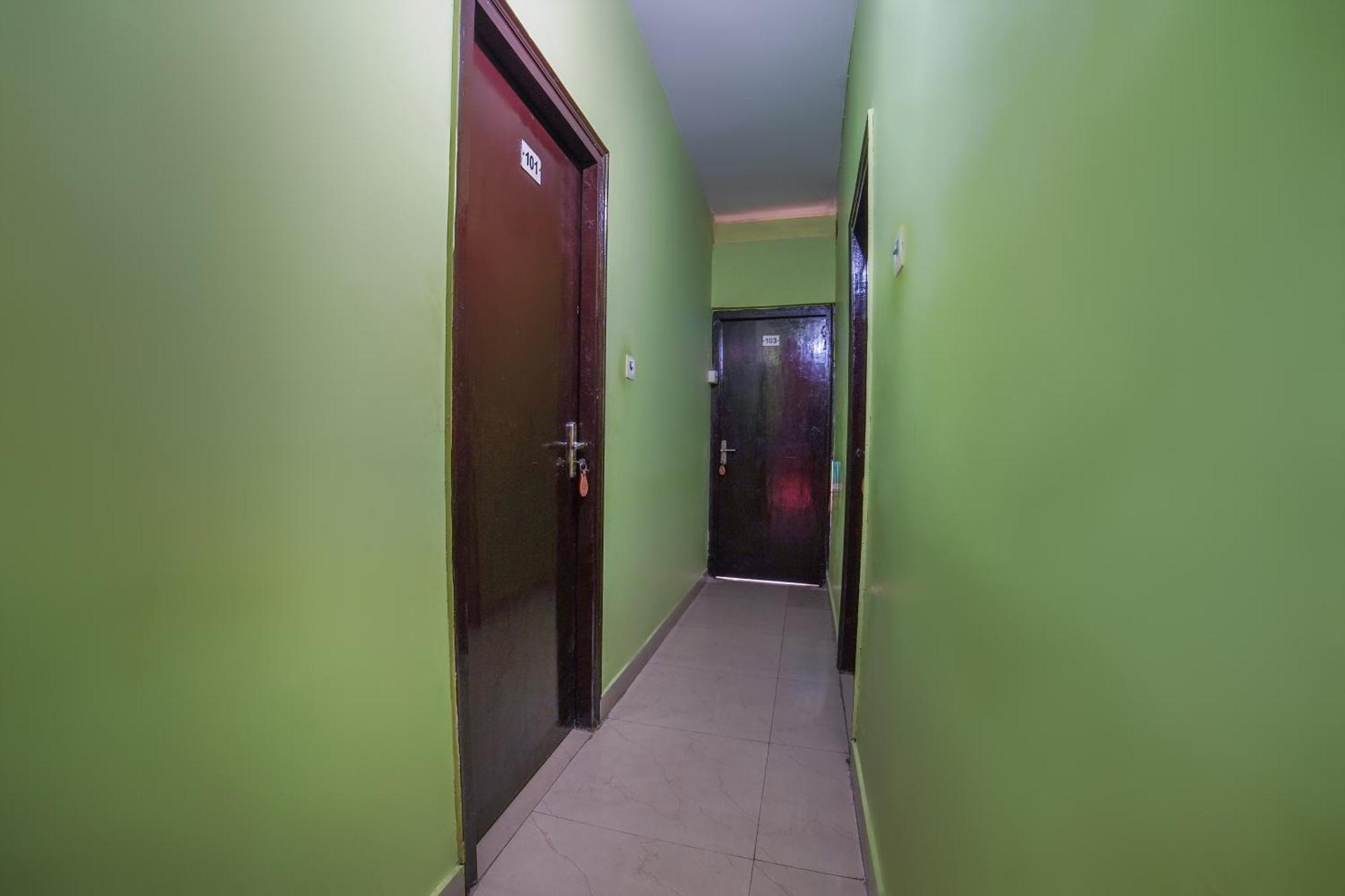 Spot On Komfort Guest House Rudrapur Exterior foto
