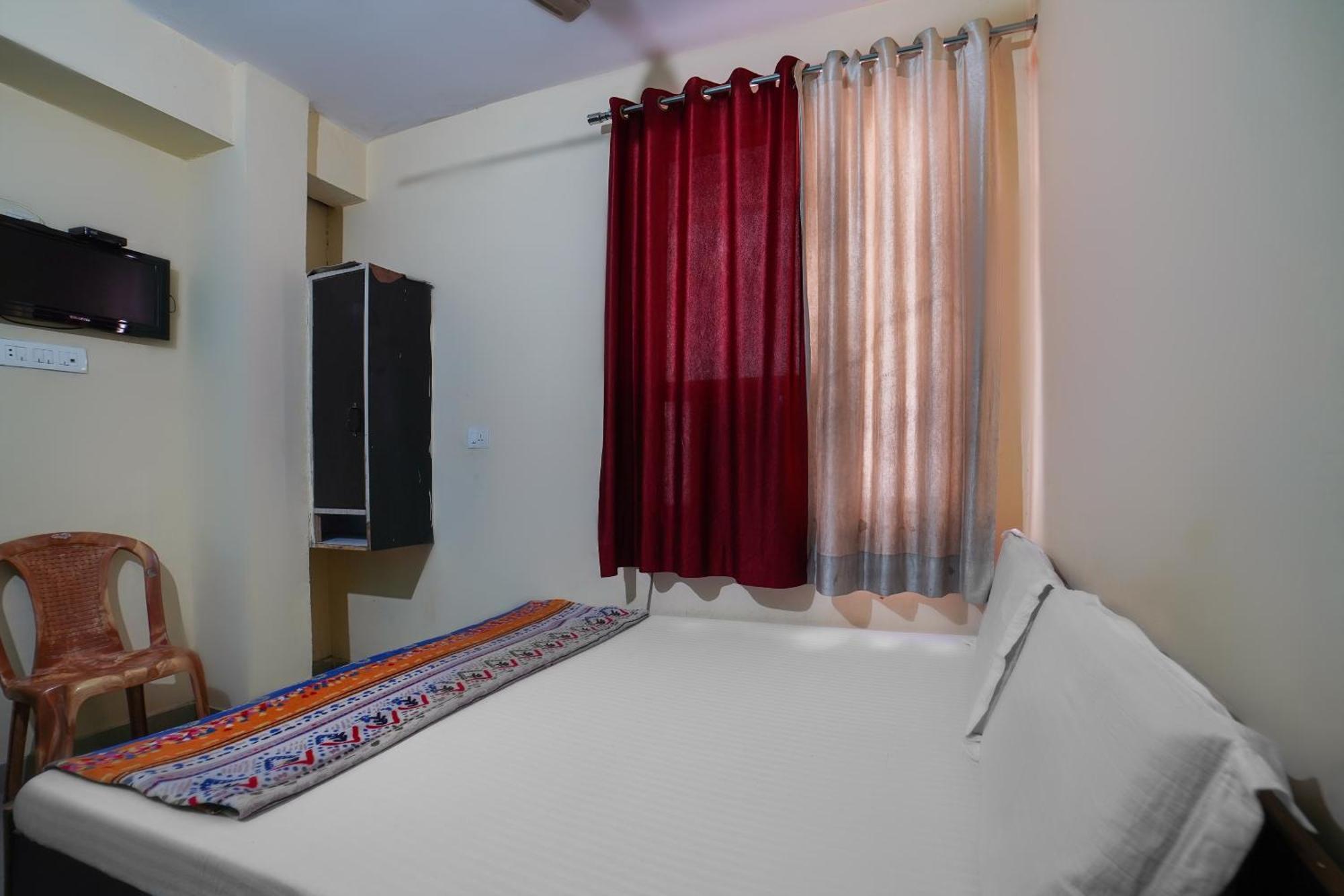 Spot On Komfort Guest House Rudrapur Exterior foto